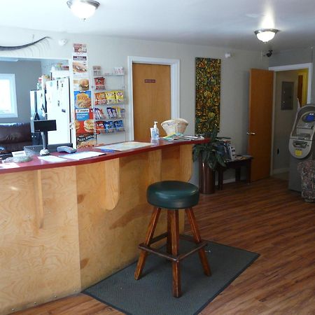 Bent Prop Inn & Hostel Of Alaska - Downtown Анкъридж Екстериор снимка