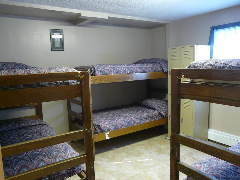 Bent Prop Inn & Hostel Of Alaska - Downtown Анкъридж Стая снимка