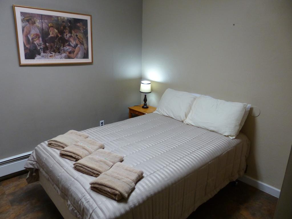 Bent Prop Inn & Hostel Of Alaska - Downtown Анкъридж Екстериор снимка