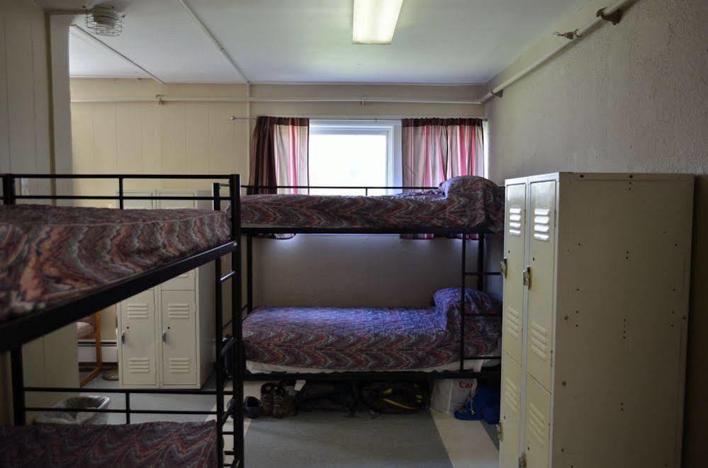 Bent Prop Inn & Hostel Of Alaska - Downtown Анкъридж Екстериор снимка